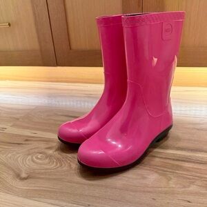 UGG Girls Vibrant Pink Winter Boots Size 2